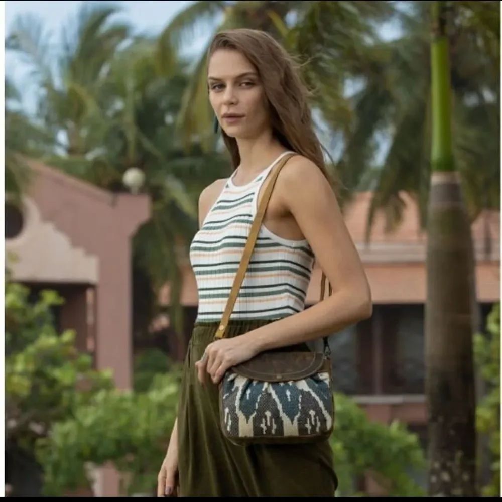 Myra seeker crossbody bag
